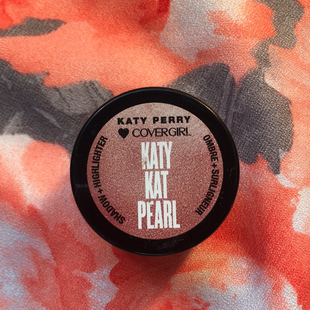 Cover girl Katy Kat Pearl shadow / highlighter
